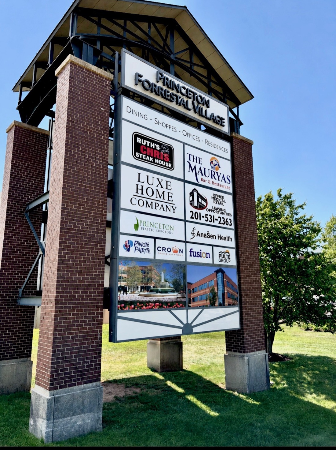 Princeton Forrestal Village multi-tenant pylon sign